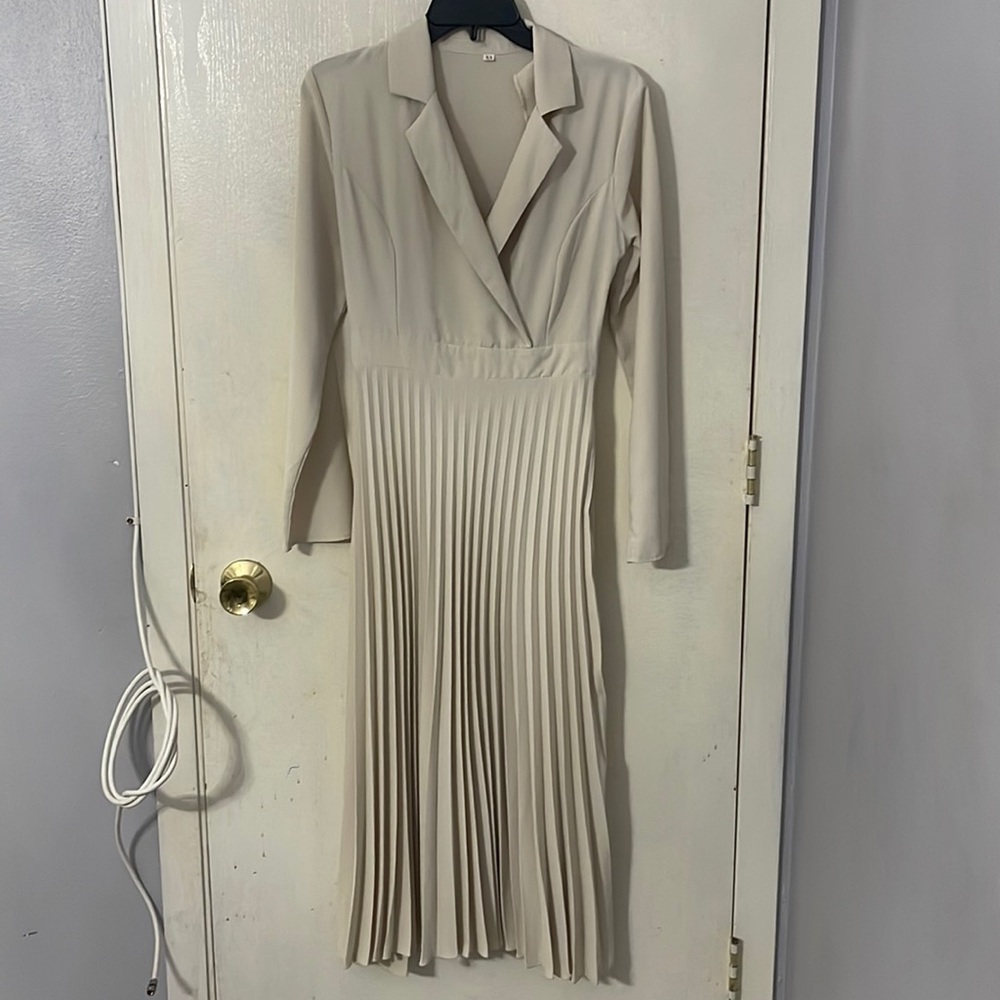 Cream blazer midi dress. Professional look very classic.
